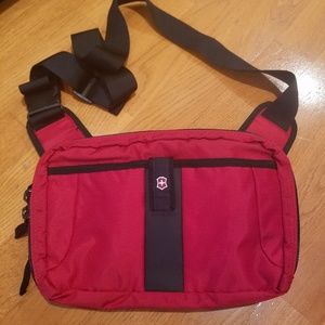 Victorinox commuter crossbody fanny pack
